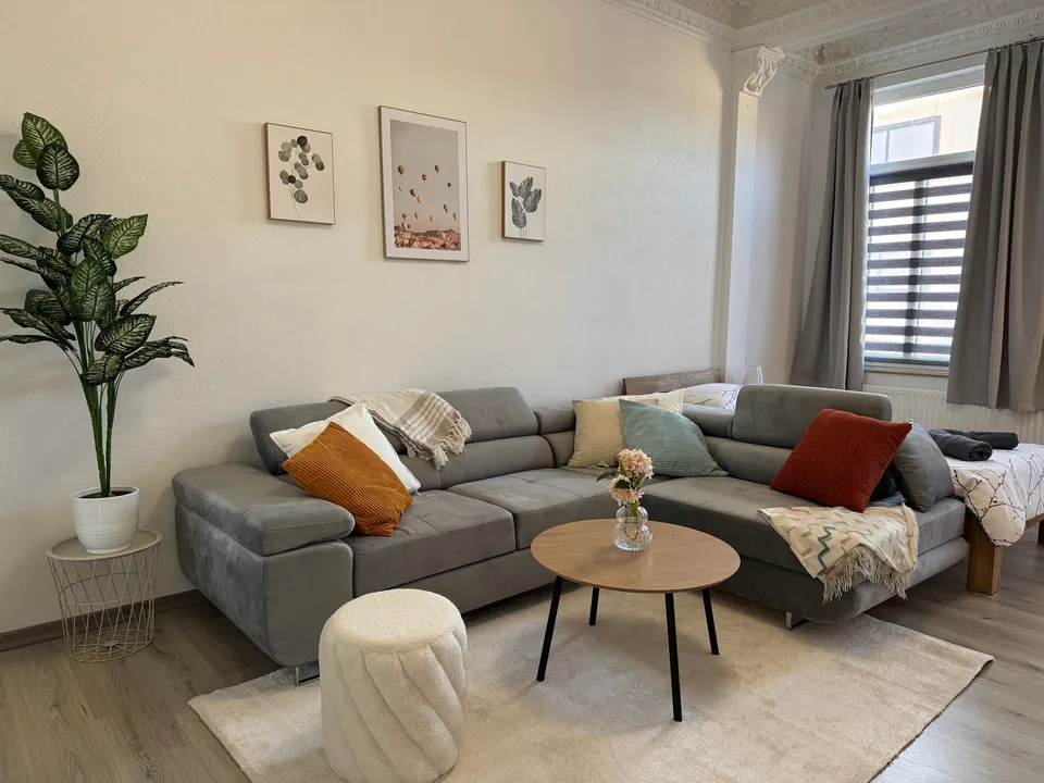 Wohnzimmer – Blunest Apartment 1