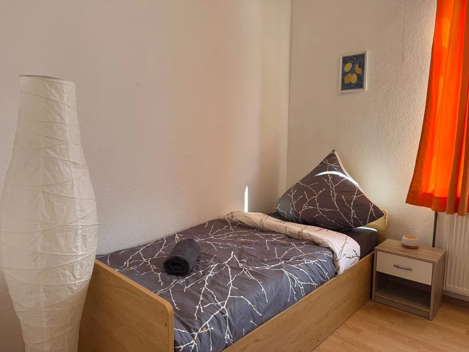 Schlafzimmer 3 mit Einzelbett – Blunest Apartment 3